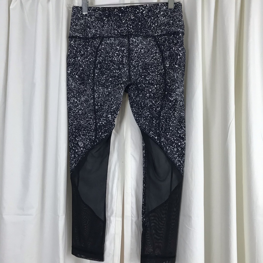 Lululemon ankle Leggings in Black & White - Picture 7 of 7